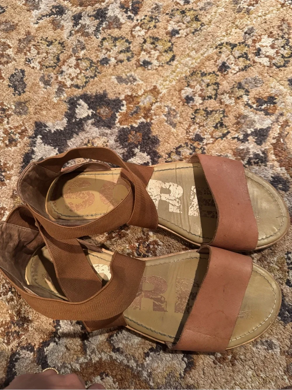 Sorel Ella III Leather & Elastic Flat Sandal size 9